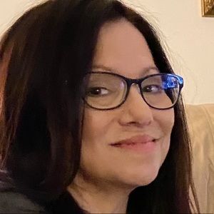 Meet your Posher, Claudia